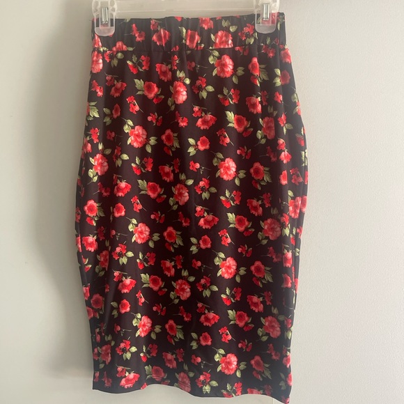 Amelia James Dresses & Skirts - Pencil skirt